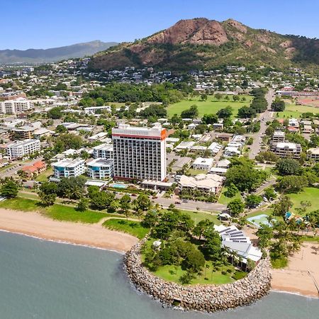 Aquarius On The Beach Townsville Dış mekan fotoğraf