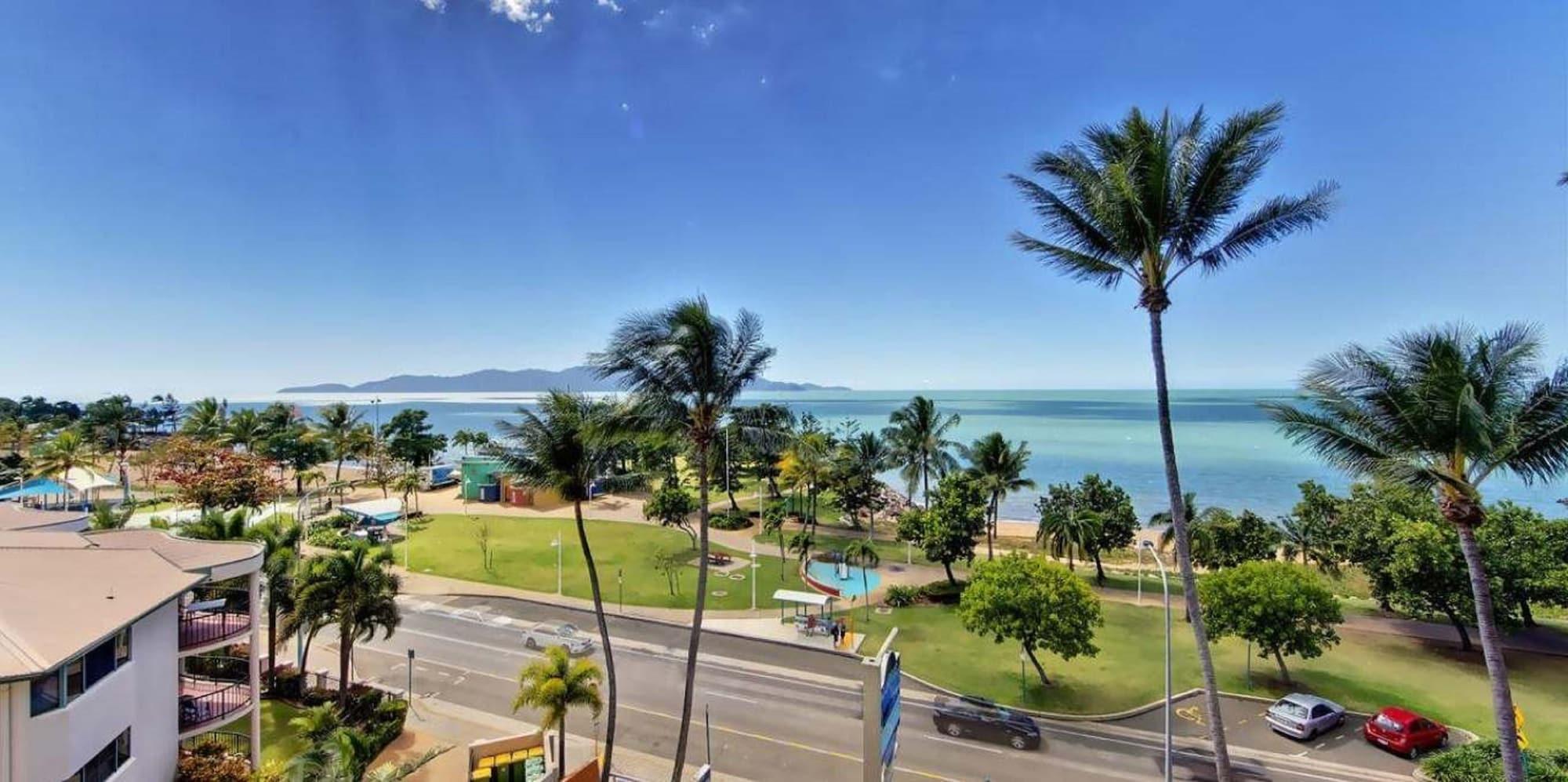 Aquarius On The Beach Townsville Dış mekan fotoğraf