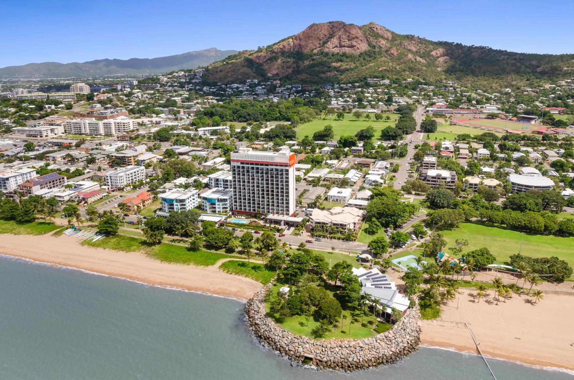 Aquarius On The Beach Townsville Dış mekan fotoğraf