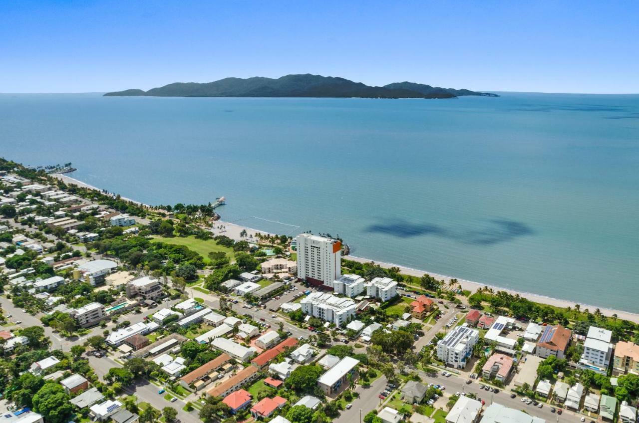 Aquarius On The Beach Townsville Dış mekan fotoğraf